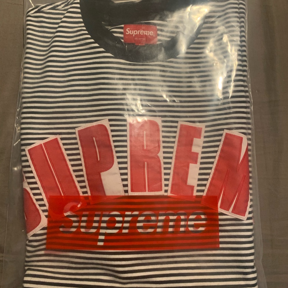 Supreme Arc Appliqué S/S Top